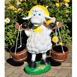 Восковая фигурка «Овца с вёдрами»